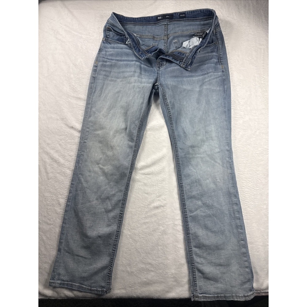 BKE Derek Jeans Mens 33x32 Blue Medium Wash Bootcut Denim Distressed Buckle EUC